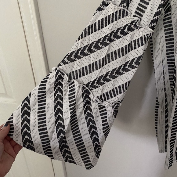 Supply & Demand Bell Sleeve Top - Picture 2 of 6